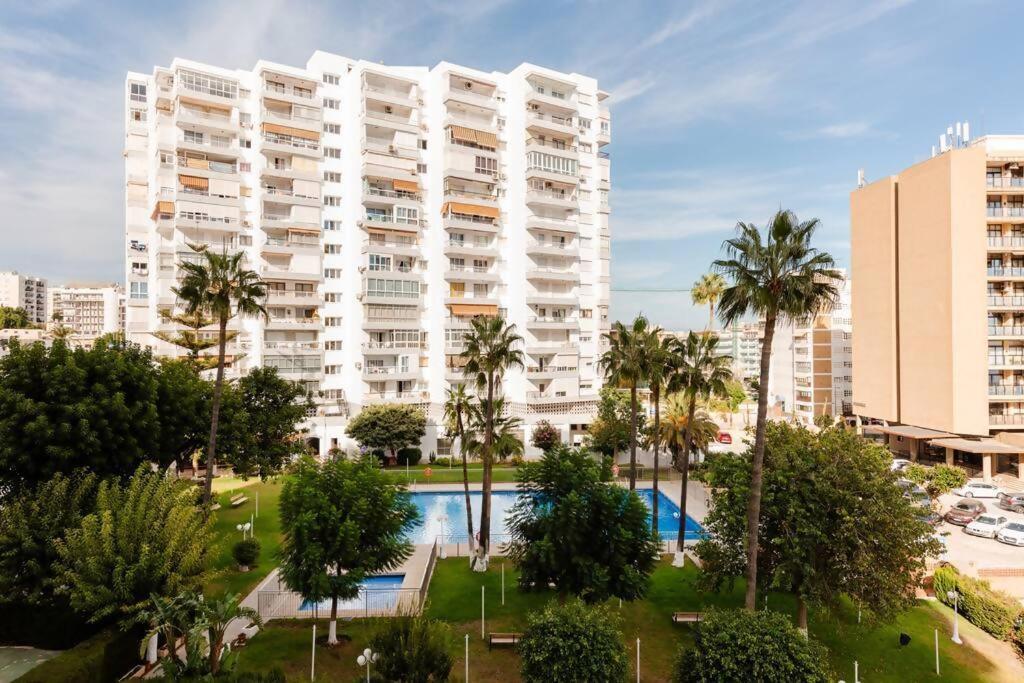 Amplio Con Vistas Al Mar Y Piscina En Benalmadenaアパートメント エクステリア 写真