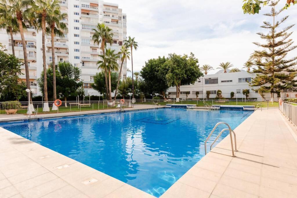 Amplio Con Vistas Al Mar Y Piscina En Benalmadenaアパートメント エクステリア 写真